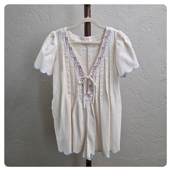 Pants - R95. Women's Embroidered‎ Scalloped Romper